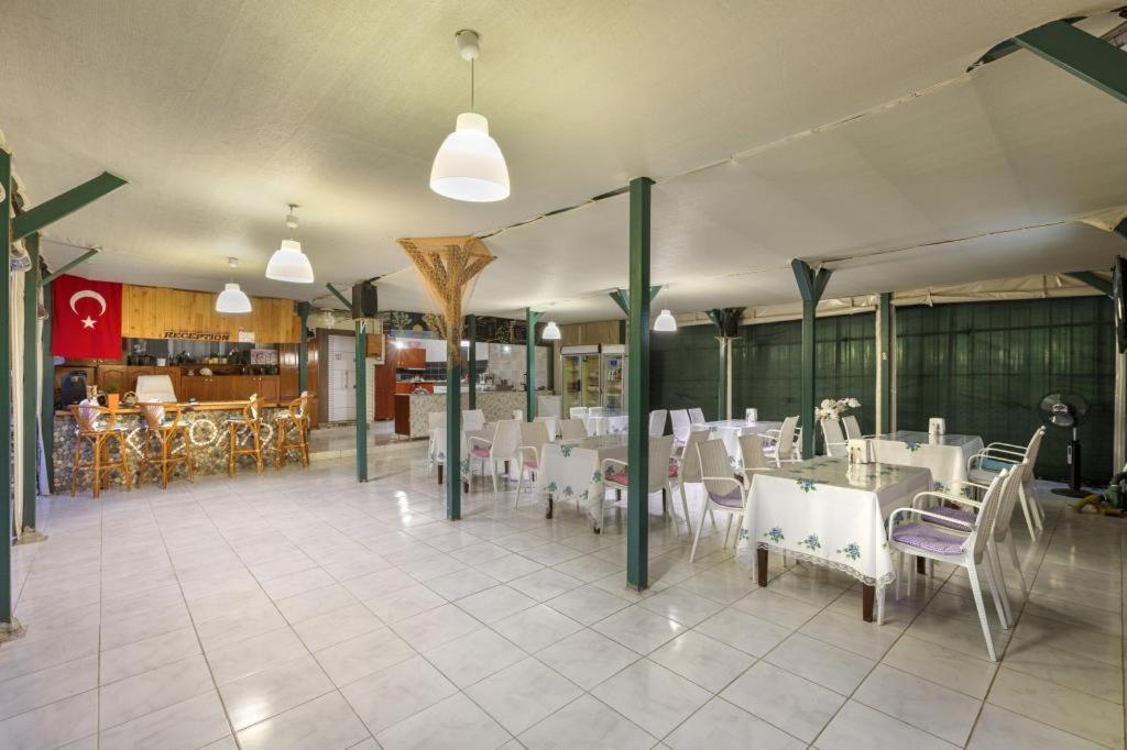 Flora Pansiyon Cirali Apartment Kemer Exterior photo